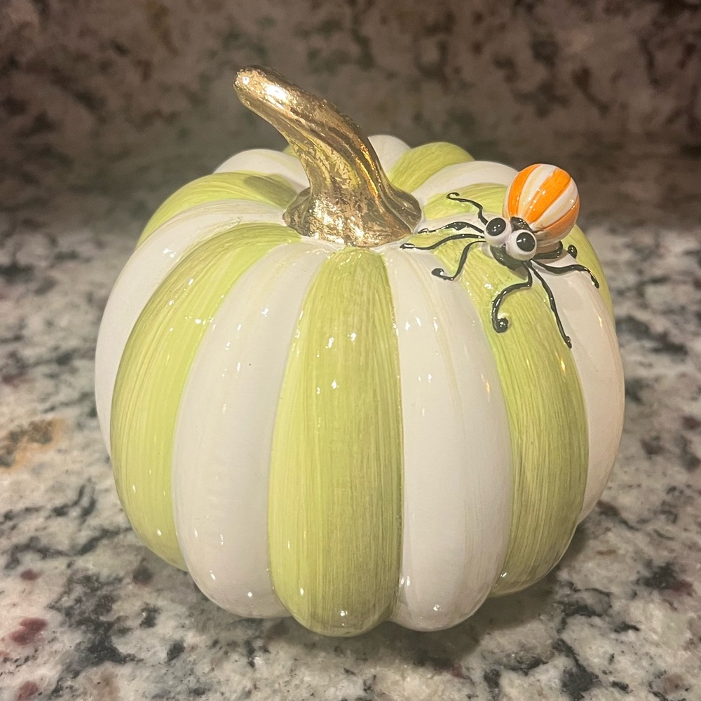 MacKenzie-Childs Fergal's Friend Spider
on Mini Moss Pumpkin. New in box! - Picture 2 of 10